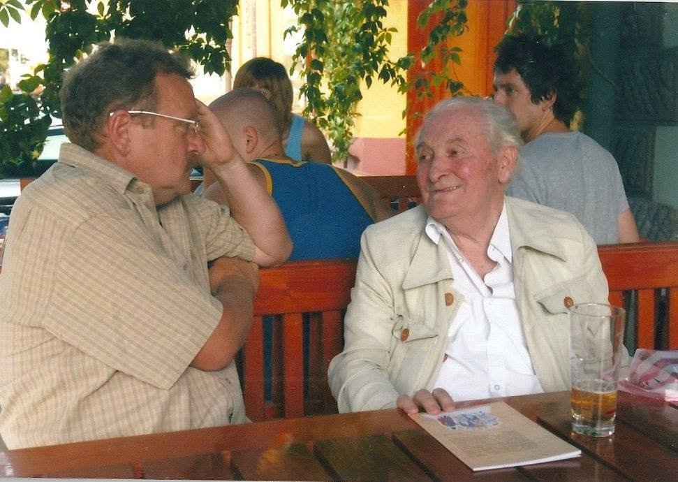 Balázs Árpád és Kányádi Sándor a teraszon